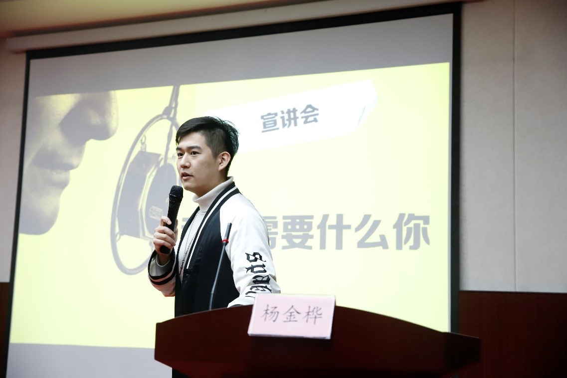 杨金桦老师.jpg 杨金桦老师.jpg